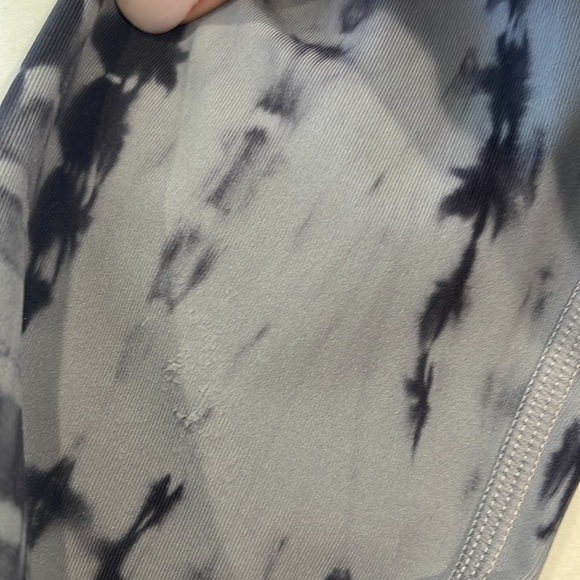 Lululemon MATCHING SET (leggings and sports bra) LIMITED ADDITION - Picture 6 of 6